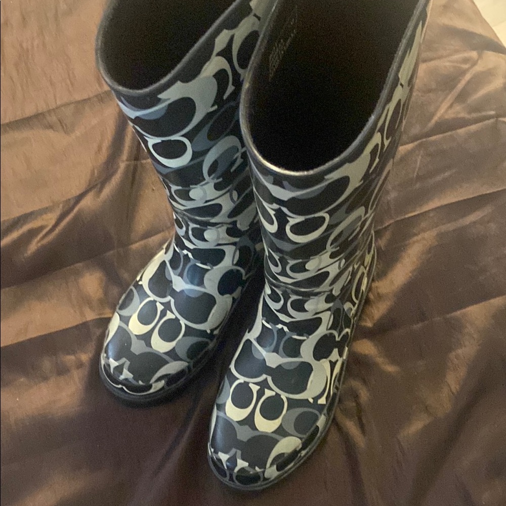 ๐ Coach Signature Rain Boots - size 7 - Picture 2 of 5